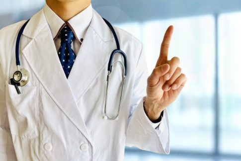 指をさしおすすめする医者