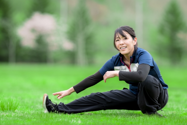 ストレッチする女性