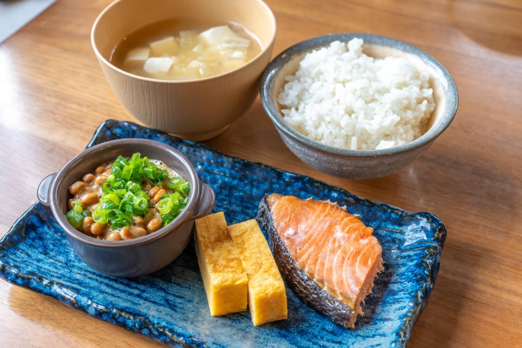 酒と納豆の食事