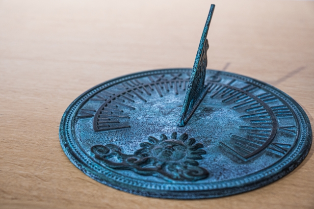 進化が真実なら、人はいつ、ただの動物ではなく「人間」になったのだろう。