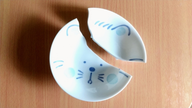 砕かれた陶器のように心が