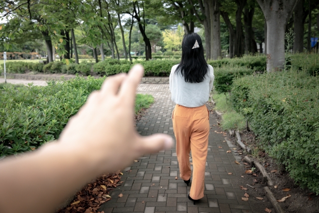 「温もりが欲しかったわけじゃない。満たされなかったわけでもない。ただ、禁を破る快楽に惹かれ、手が伸びただけ。」