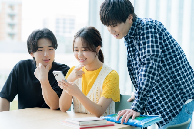 恋の一石二鳥。微笑み一つで、二人の心を奪った。