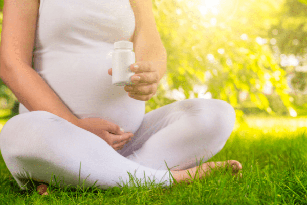 妊婦さん葉酸を摂ってリラックス