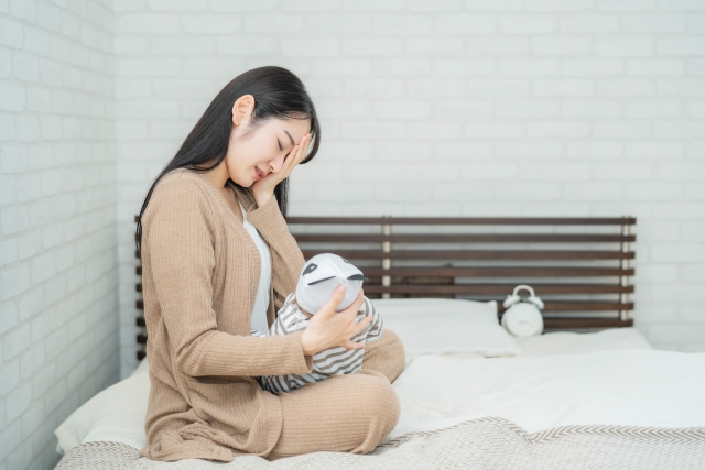 子供も不安も抱いている女性