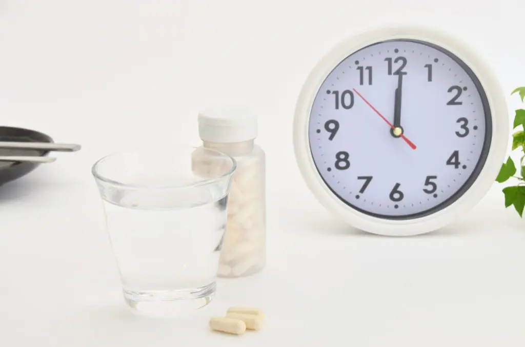 サプリメント サプリ 水 薬 時間 時計