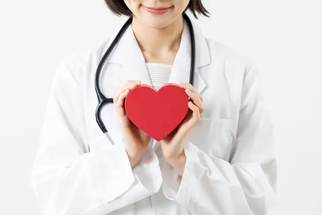 ハートを持つ 医療従事者