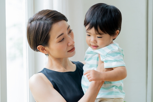 子育ては、心だけでなく腕の筋トレにもなる日々です。