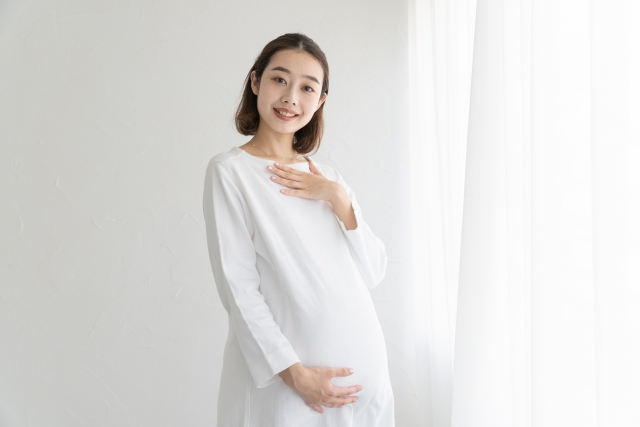 笑顔の妊婦