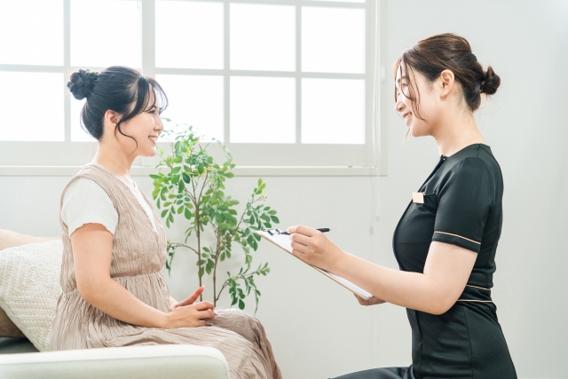 笑顔、看護師と患者さん